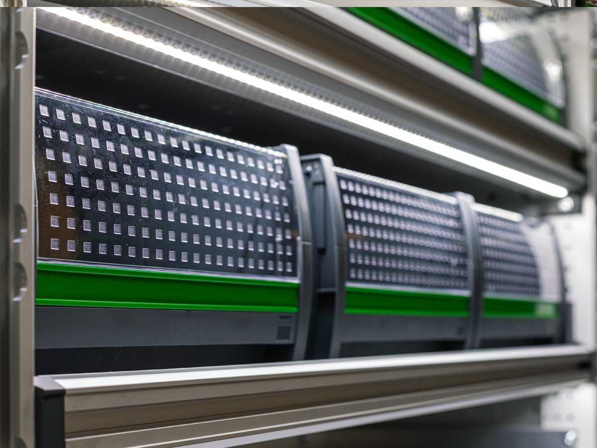 Otevřené úložné boxy s LED osvětlením pro užitková vozidla
